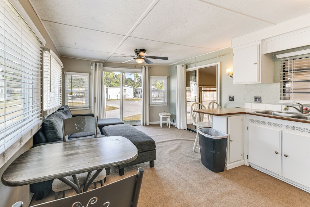 Resort Amenities, 7 Mi to Dtwn: Sarasota Home!