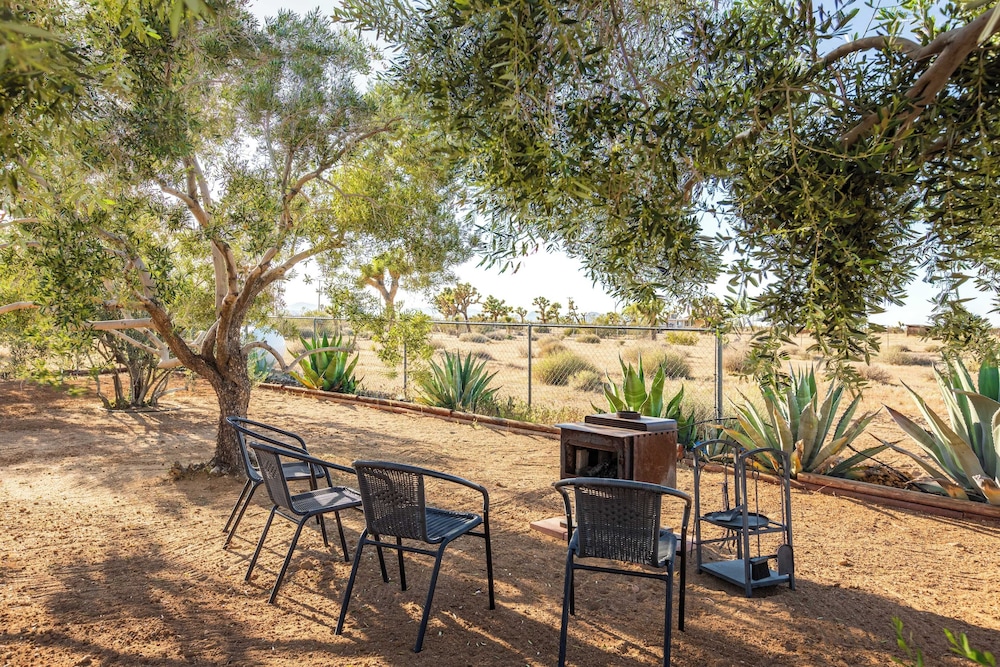 Sleeps 16 Two Beautiful Homes w/ Private Pool Sunset Grove