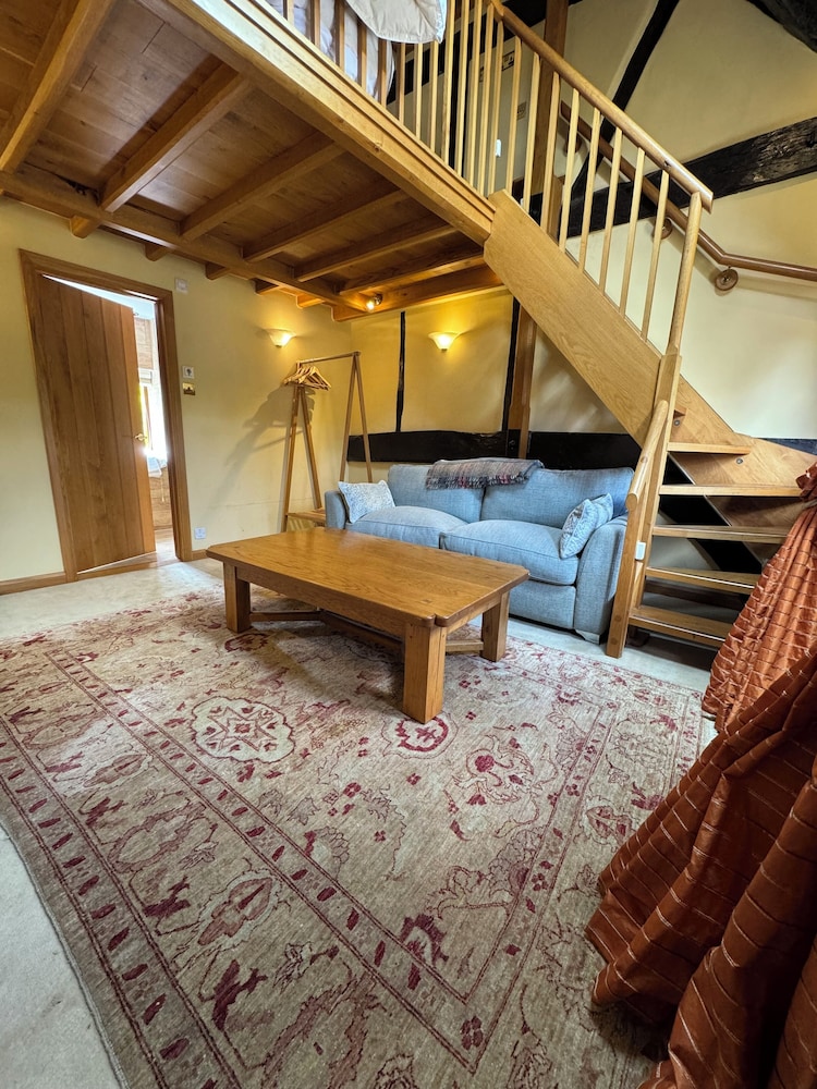 Heathrow Cottages B&B view 3