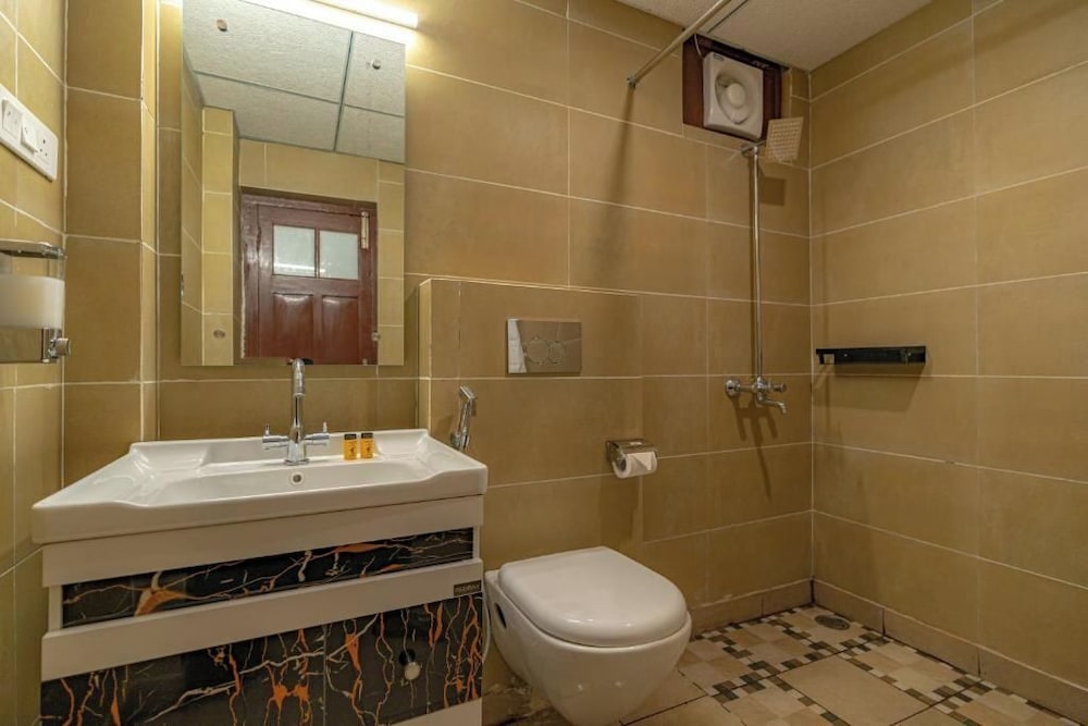 The Hosteller Mussoorie, Mall Road
