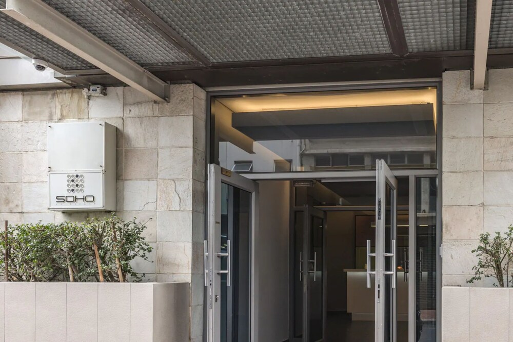 Modern 1 Bedroom in De Waterkant With Table Mountain Views view 3