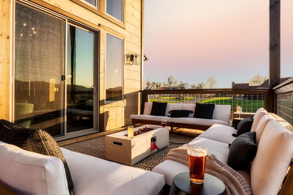 The Luxe 4 Bedroom Cabin