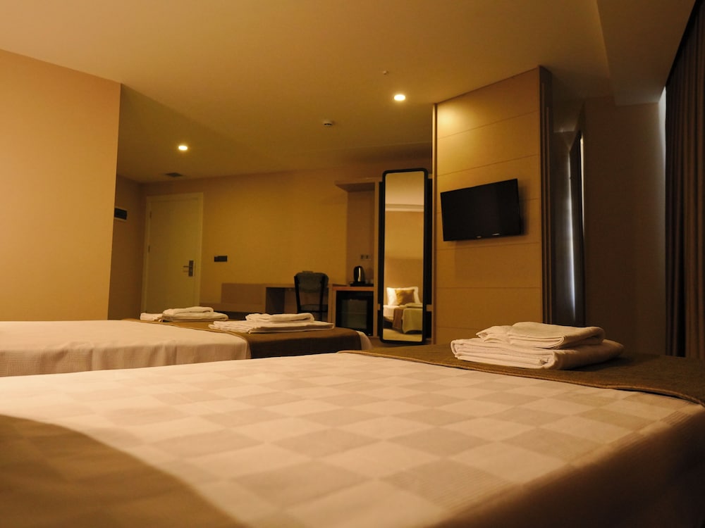 Bonnie City Hotel - Image 11