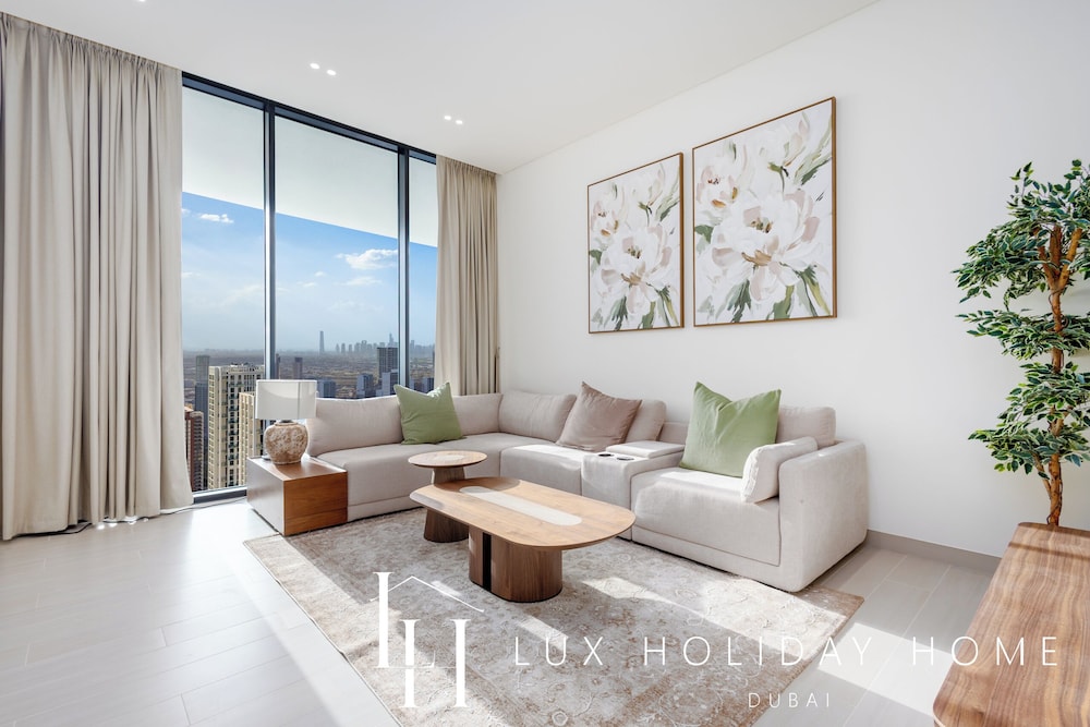 LUX The Phantom Sky Pool Suite