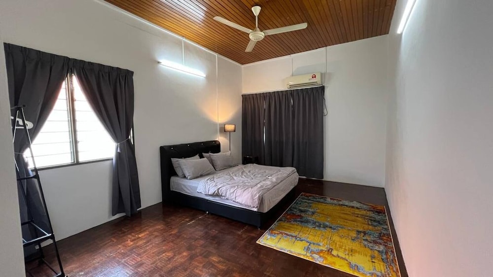 Bayan Lepas Getaway - Nature Views & BBQ Haven