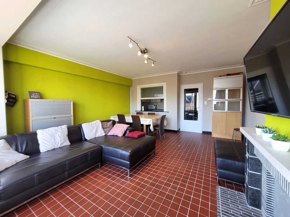 Apartment Near the Beach in Vibrant Area