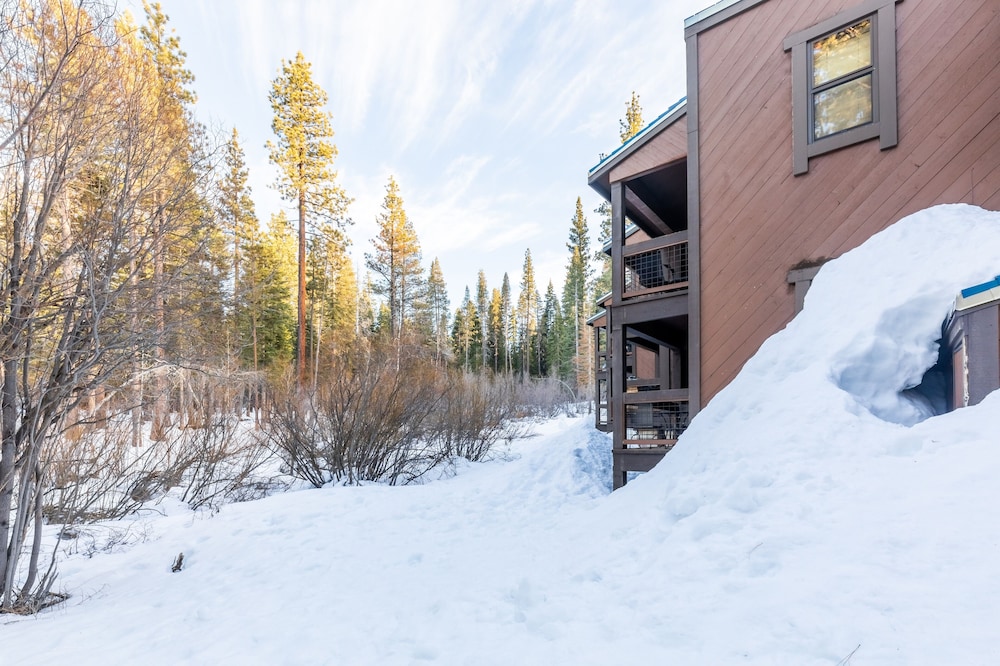 Cozy Aspen Grove 2 bed 2 bath by RedAwning Save 10% on 3 Nights, 15% on 5 Nights!