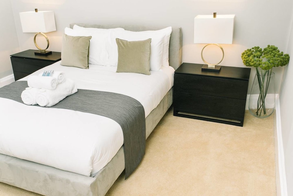JOIVY Palmerston Place Residence: Luxury City Centre Apt With Private Parking view 2