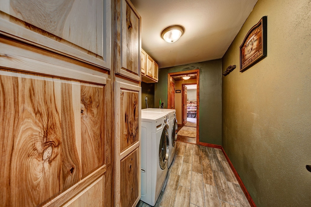 Longs Peak Cabin - Monthly Long-term Vacation Rental 30 Days -- Estes Park 3 Bedroom Cabin by RedAwning - Property Image 39