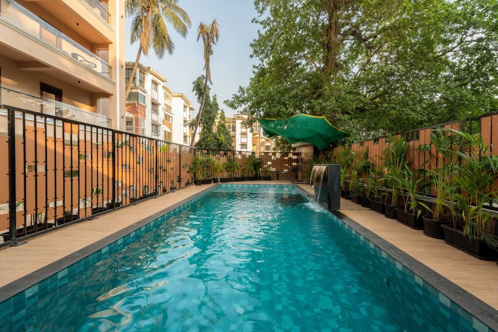 Modern 1BR With Pool 5min Drive to Candolim Beach