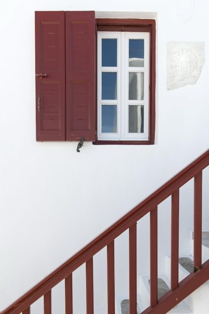 Alana Mykonos