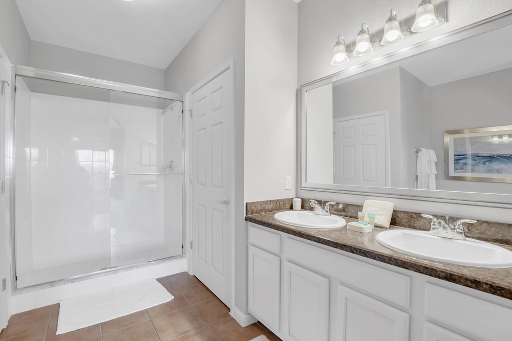 3BR Condo - Hot Tub Games Pool - Near Disney