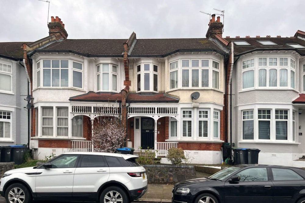 The Cranley Gardens Escape - Spacious 2bdr Flat