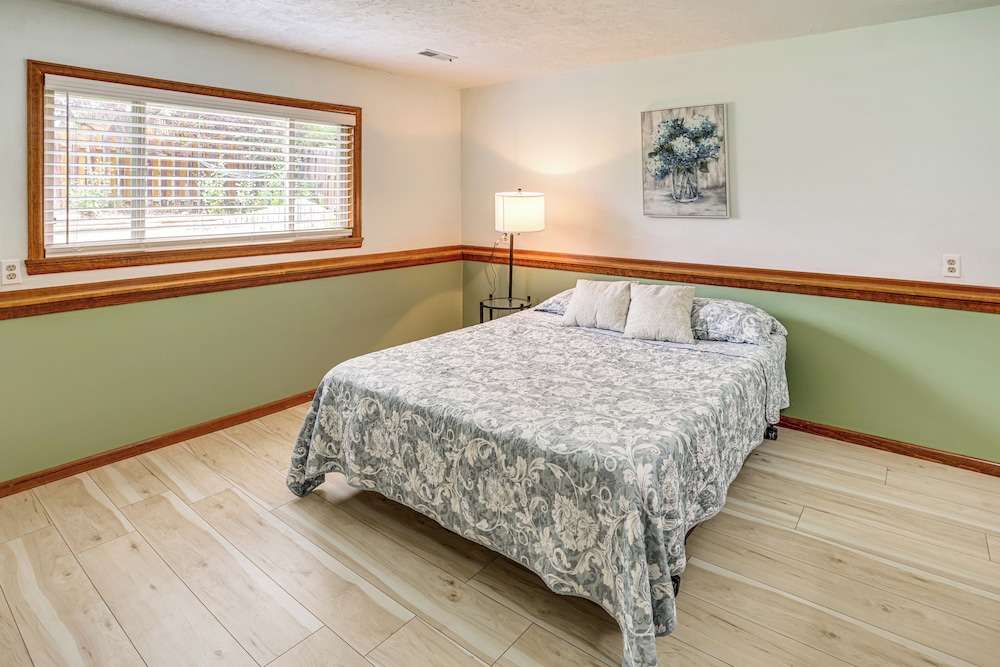 Spacious Rock Springs Stay Near Shops & Dining!