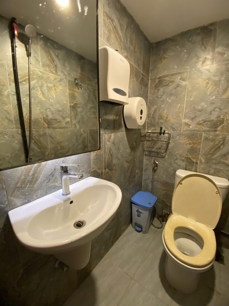 Viet Star Buffet Club & Marvel Hostel