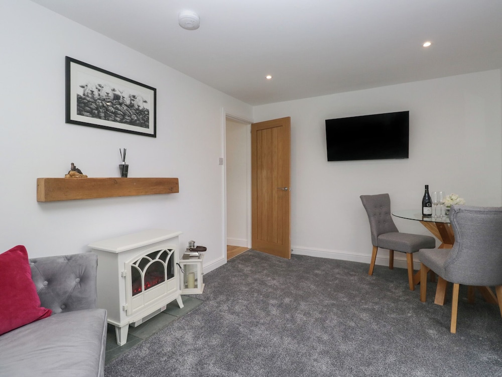 Yewdale View Apartment