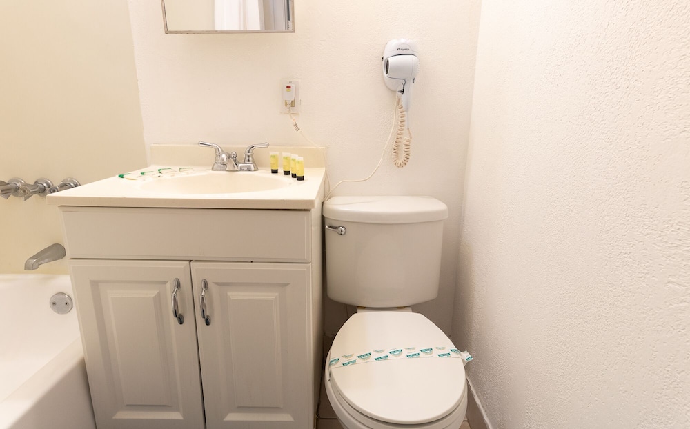 551 City View Hollywood - Image 2