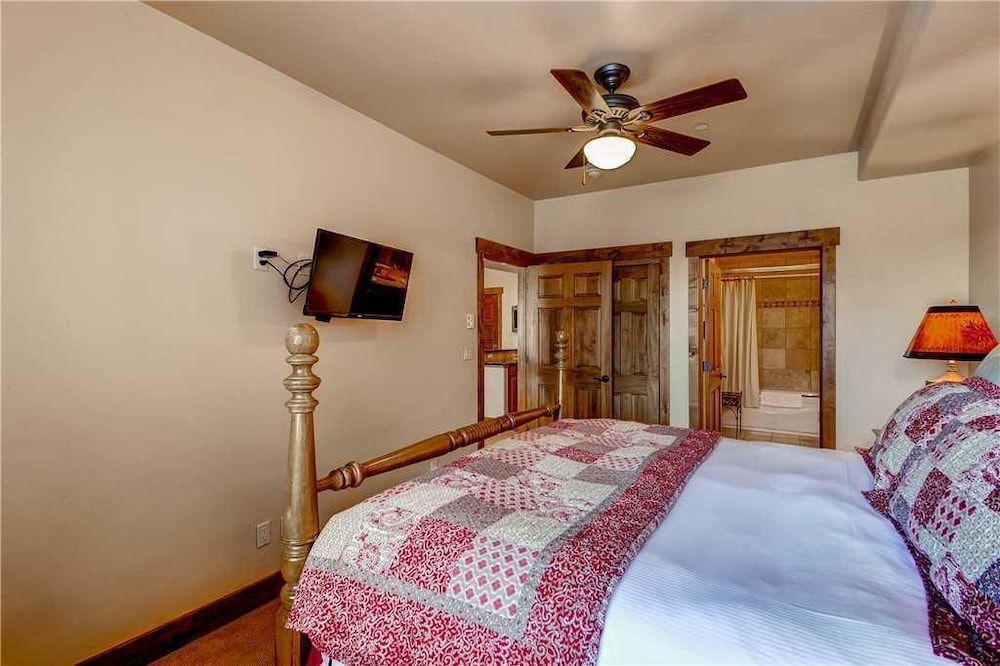 3110 Champagne Lodge, Trappeur's Crossing Apartment 3
