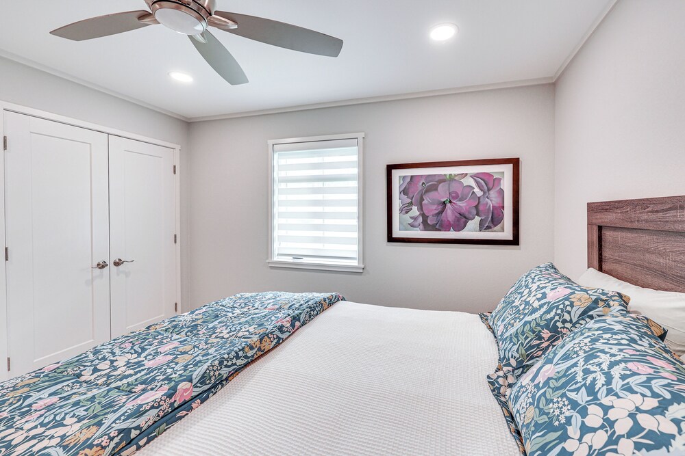 < 1 Mi to Sau: Newly Renovated Home w/ Yard!