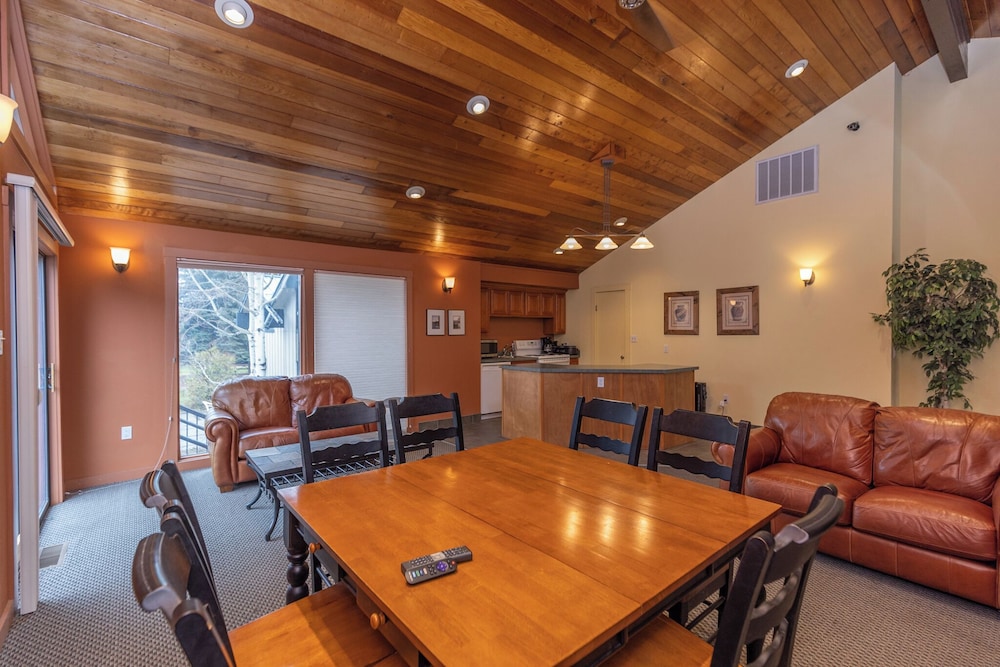 Lake Cliffe #307, Building A