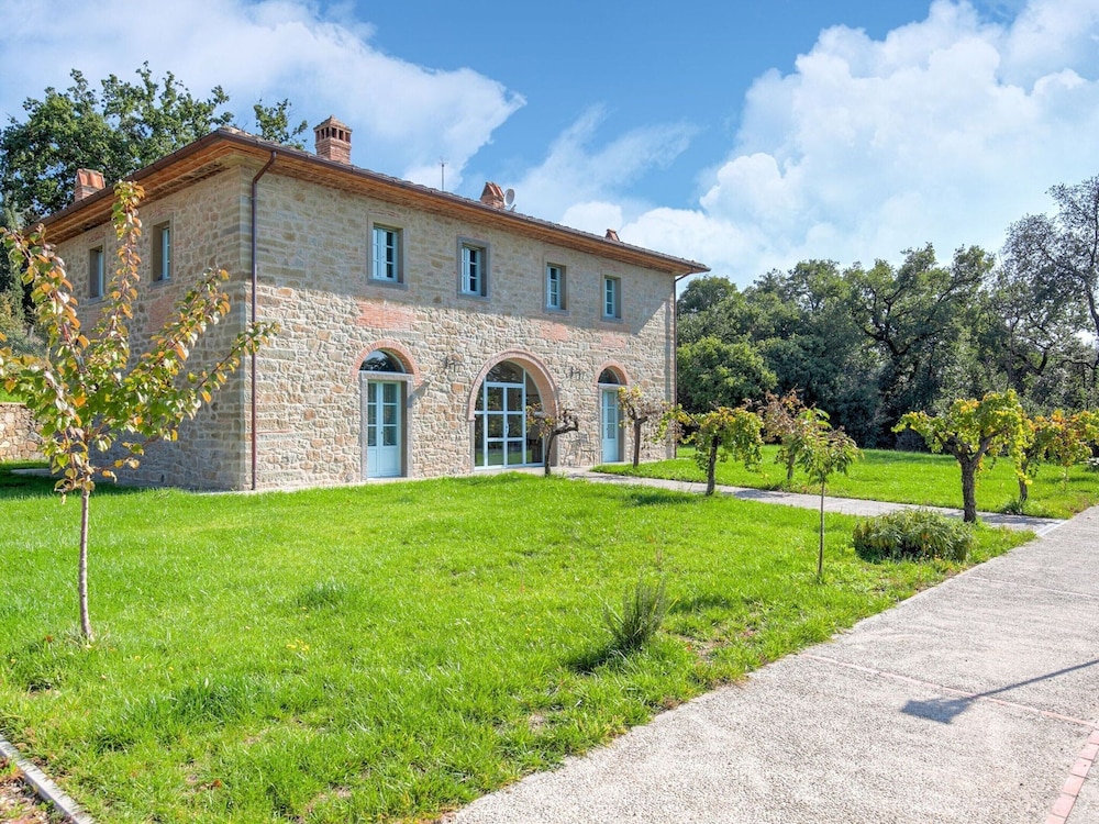 Villa in Tuscany With Private Pool view 3