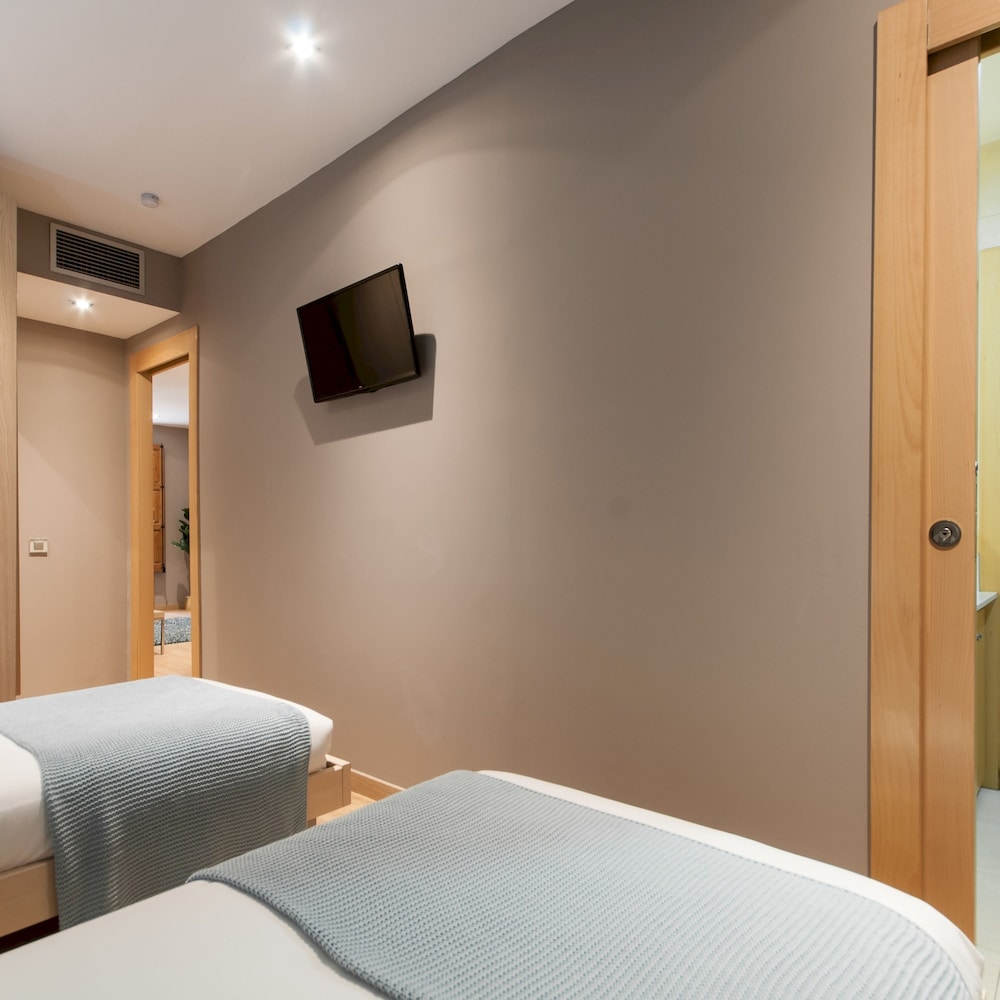 Paseo DE Gracia Modernist Apartment TWO BED TWO Bath By Myrentalhost