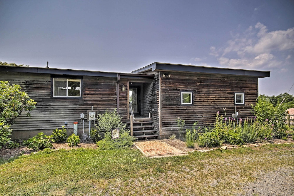 Spacious Mountain Home: Family, Pet & WFH Friendly view 4
