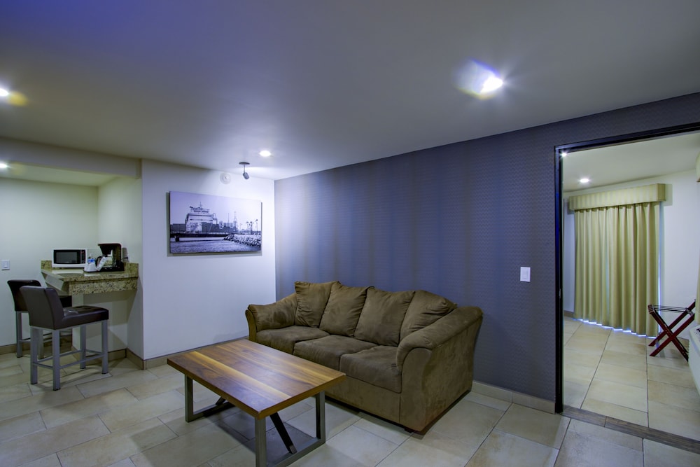 Ensenada Vacations - Hotel La Pinta - Property Image 7