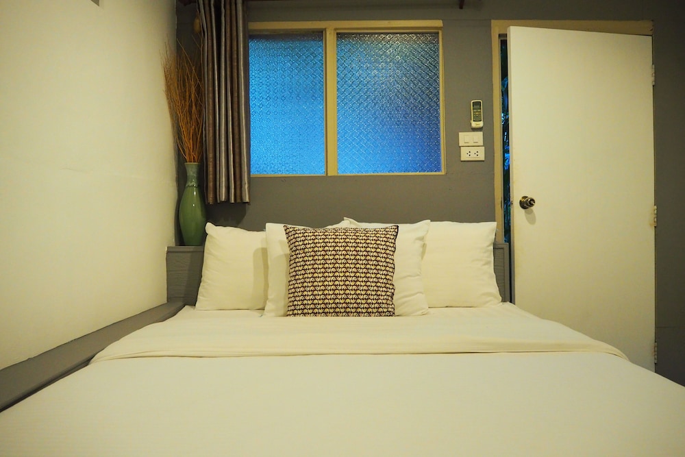 Stay With Me Guesthouse