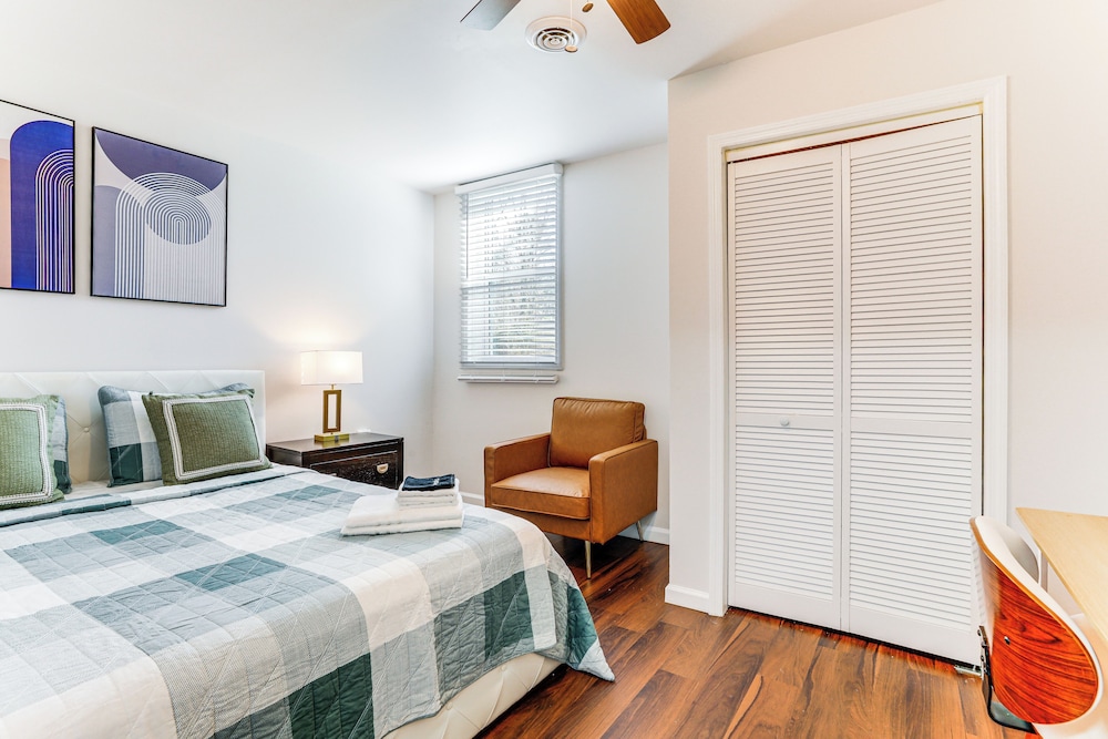 11 Mi to Marietta Square: Modern Apt w/ Yard!