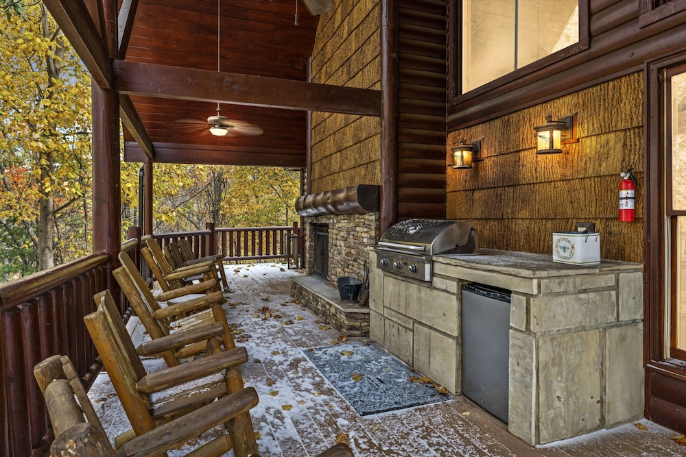 Pine Cone Cabin 4 Bedroom Cabin