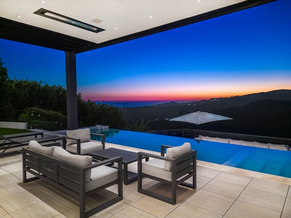 Linda Flora Modern Estate