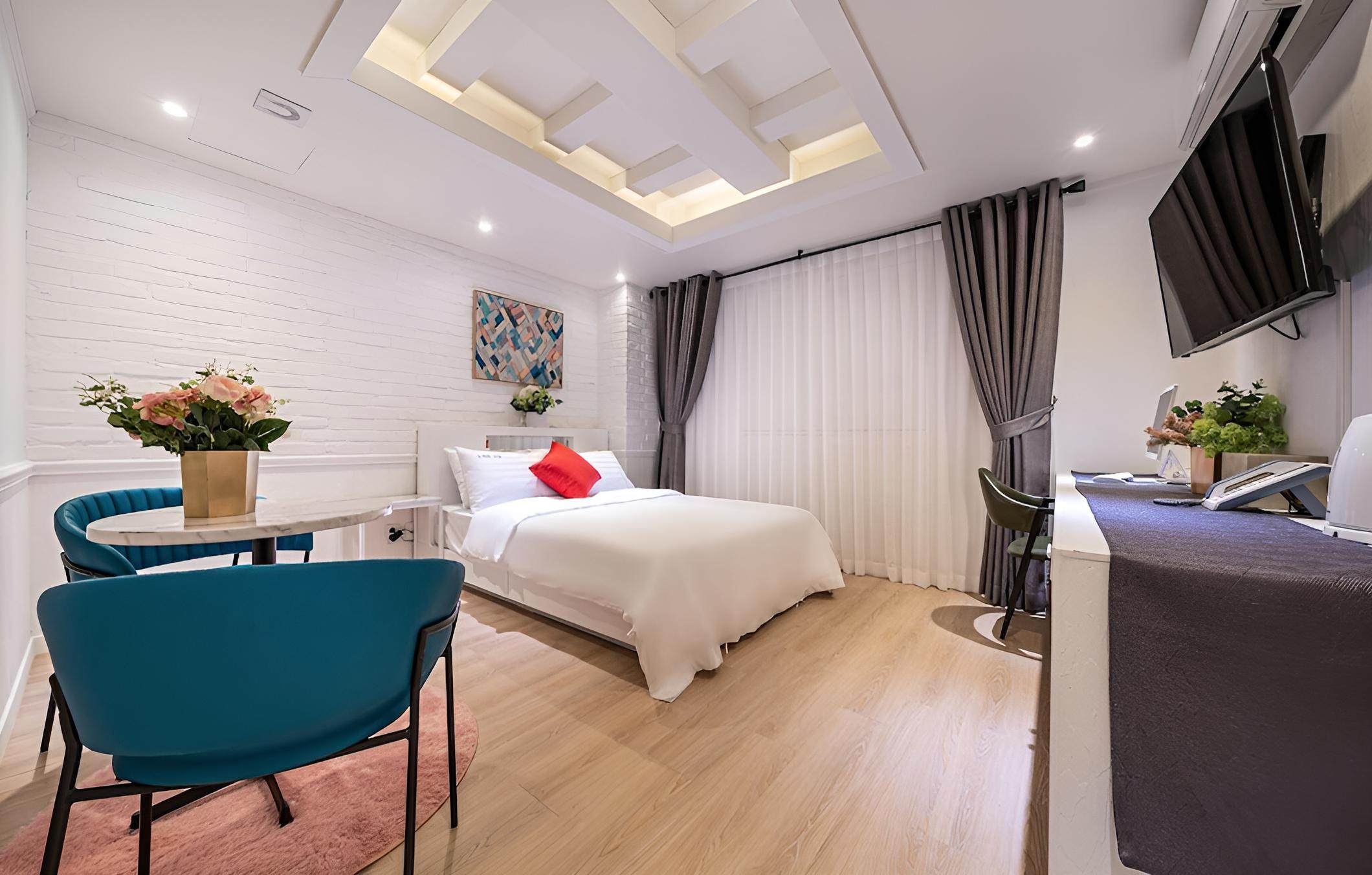 Seocho Toad Hotel view 3