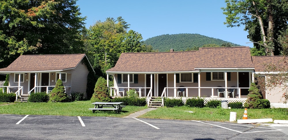 Adirondack Oasis Motel