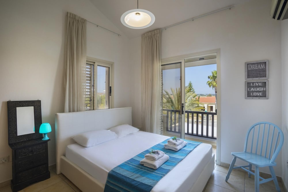 Beachfront Villa Meneou 5