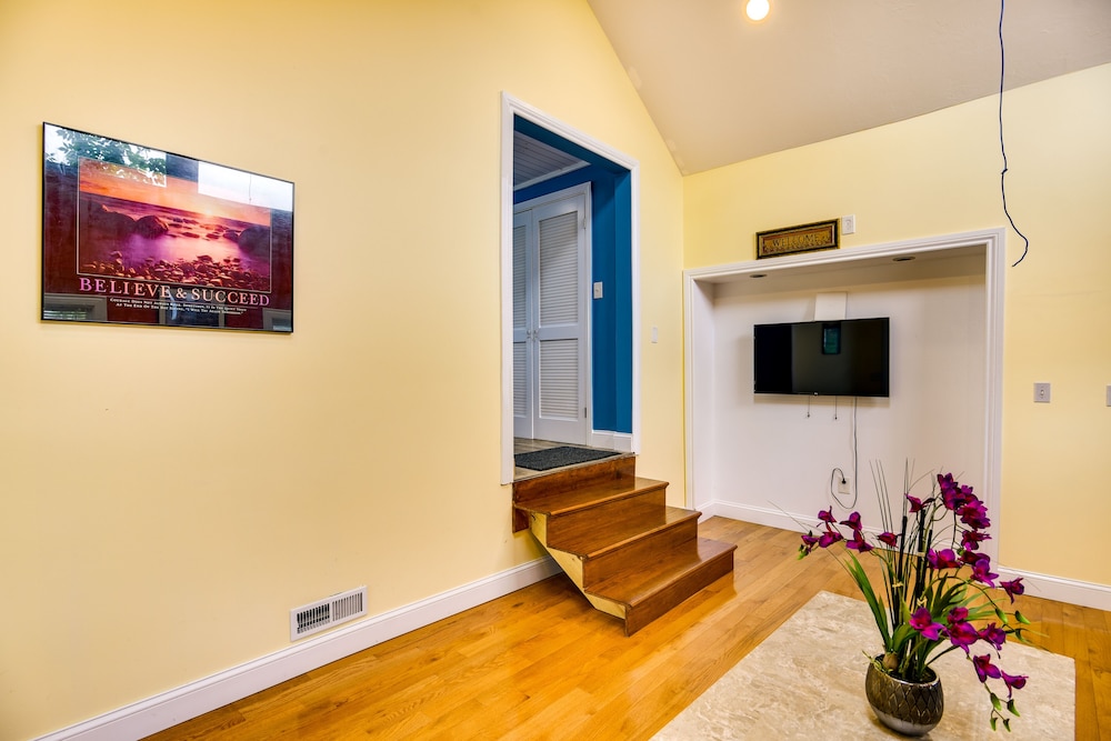 Massachusetts Vacation Rental: 5 Mi to Fall River