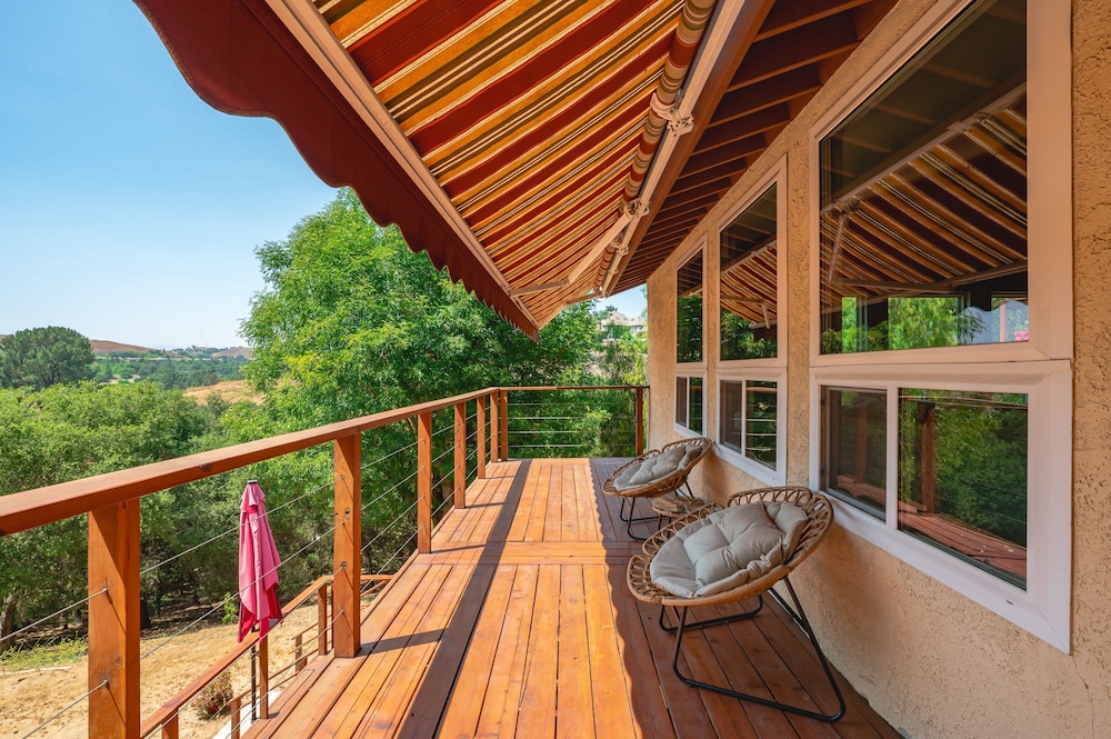 Mountain View Family Retreat w Game Room Scenic Decks