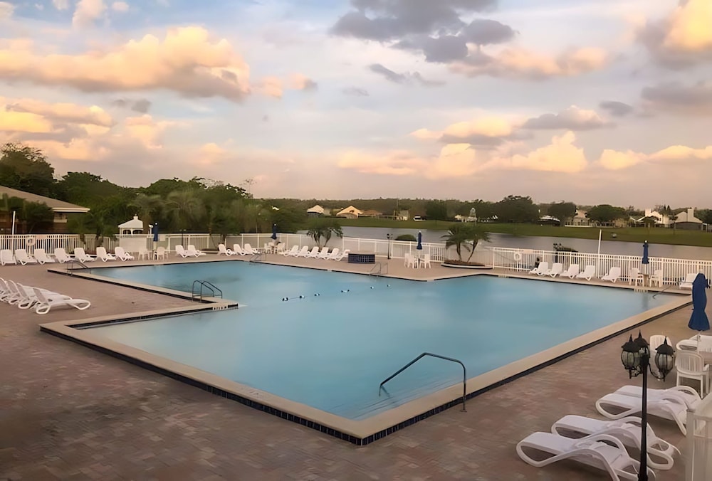 Upstay 2BR Golfer s Retreat w Patio Ventura Resort