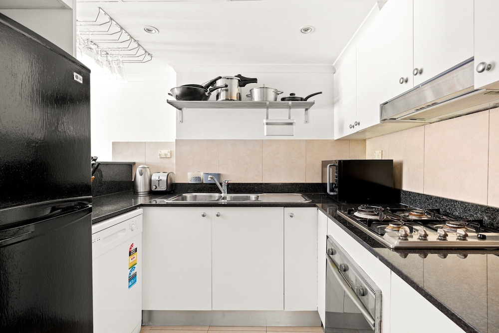 Green Views & Great Location: Inner-city 1-bed