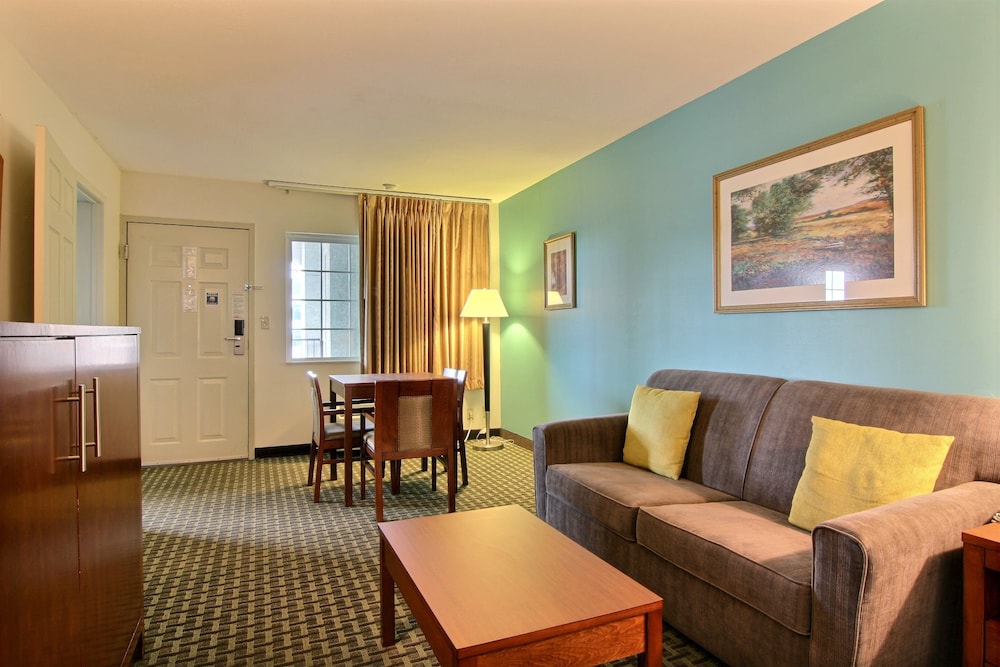 Days Inn by Wyndham Austintown view 5