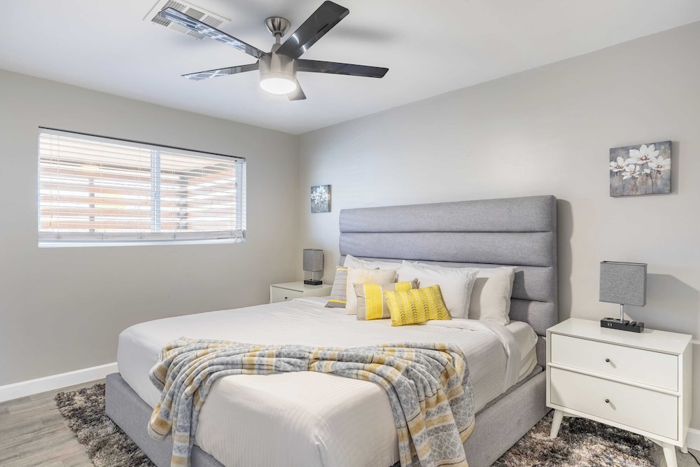Indianola Oasis Private Pool, Outdoor Living & Old Town Access
