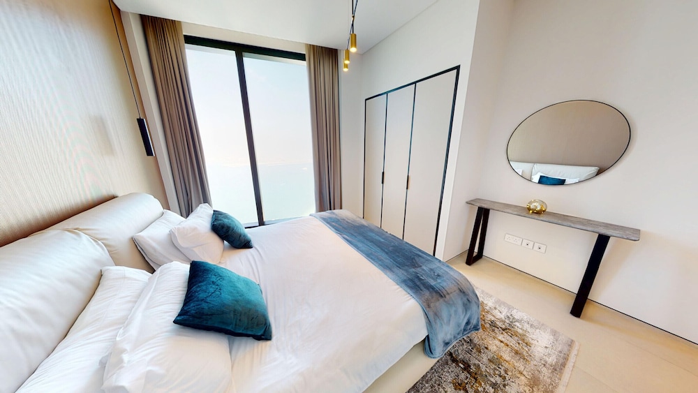 2BR Beachfront Apt w Ain Dubai Views at JBR