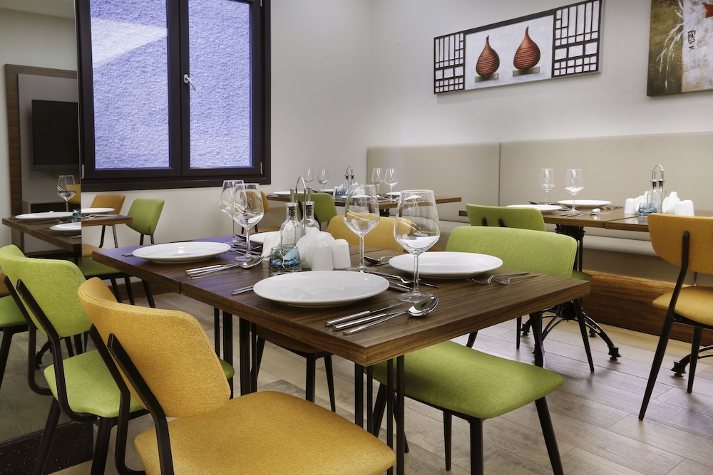 The White Orient Otel - Image 20