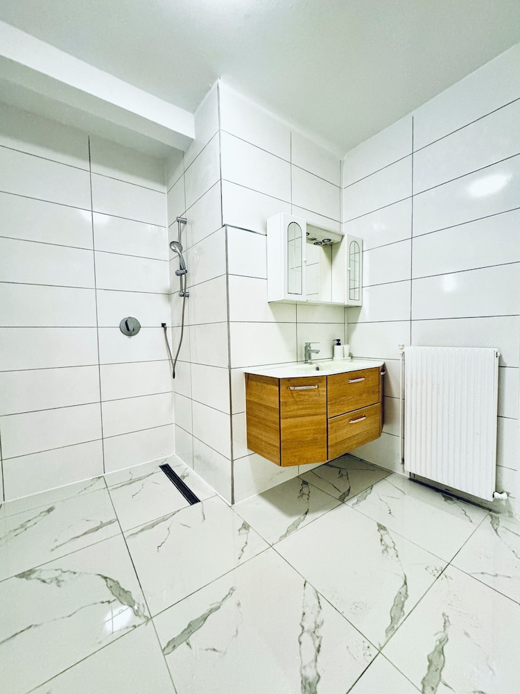 Spacious Budget Home Garden Stay