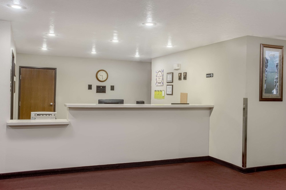 Super 8 by Wyndham Blackfoot view 3