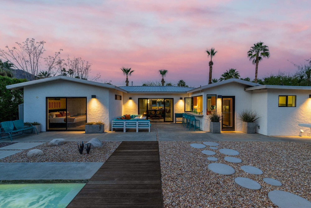 Luxury 4-bedroom Home With Pool Spa Stunning Mountain Views