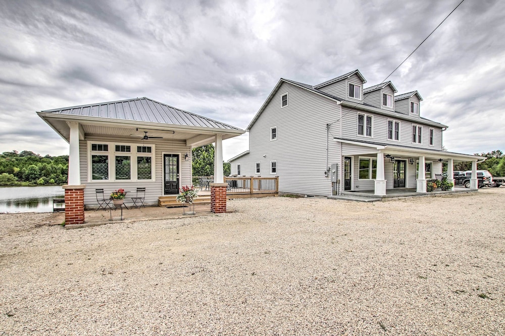 Lakefront Studio Guest Home on Hermann Wine Trail! view 3