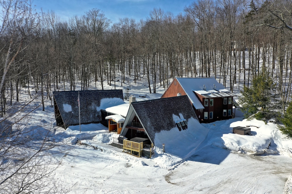 Rent An Inn! Takeover The Birch Ridge W/ Your Group. Mountain Lodge: 11 Rooms, Bar, Fireplace. 28ppl 11 Bedroom Home
