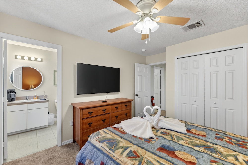 Modern Kissimmee Townhouse Near Disney 3 Bedroom Townhouse