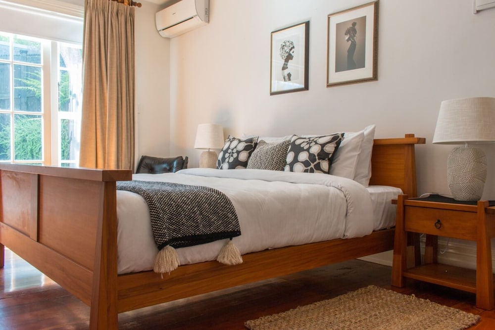 Cosy 3 Bedroom Villa in Freeman's Bay view 5
